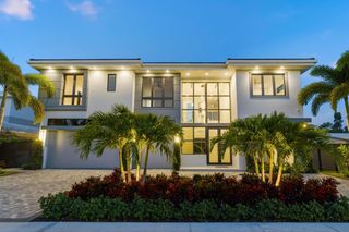 1050 NE 3rd Avenue, Boca Raton, FL 33432