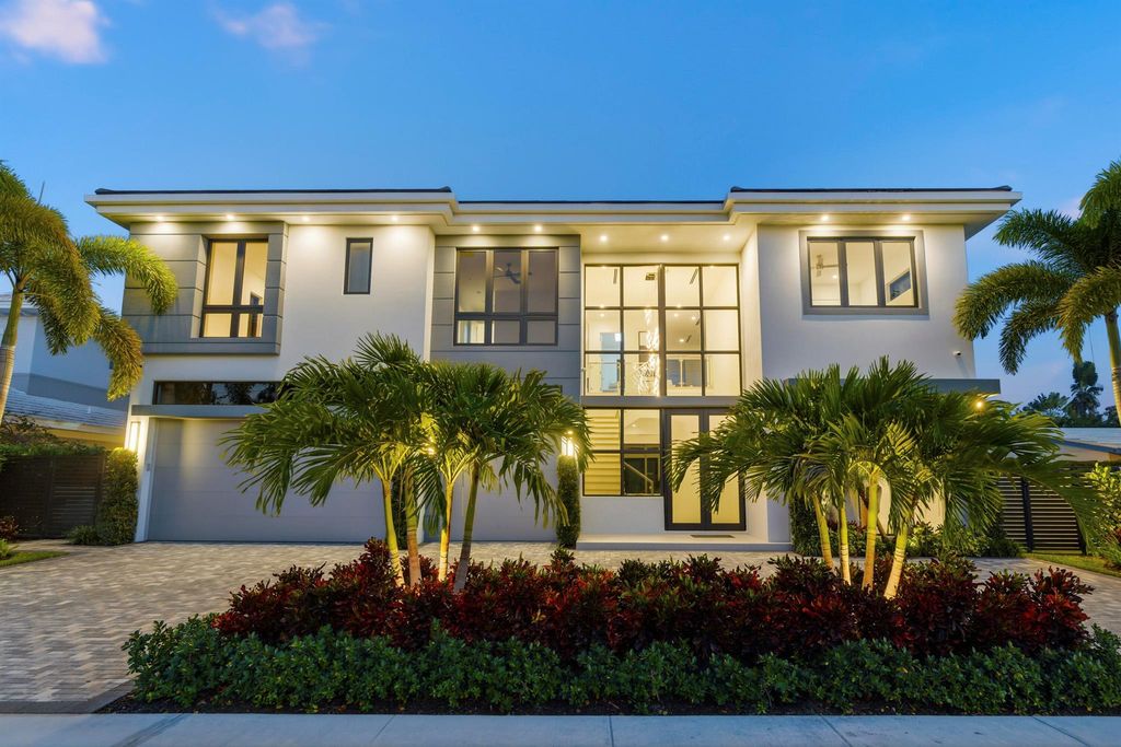 1050 NE 3rd Avenue, Boca Raton, FL 33432
