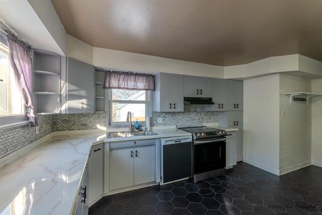 736 W 8TH STREET, Appleton, WI 54914