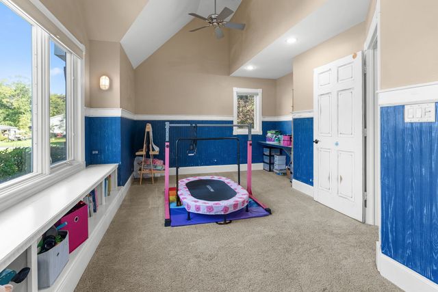 27069 W FOX RIVER Road, Cary, IL 60013