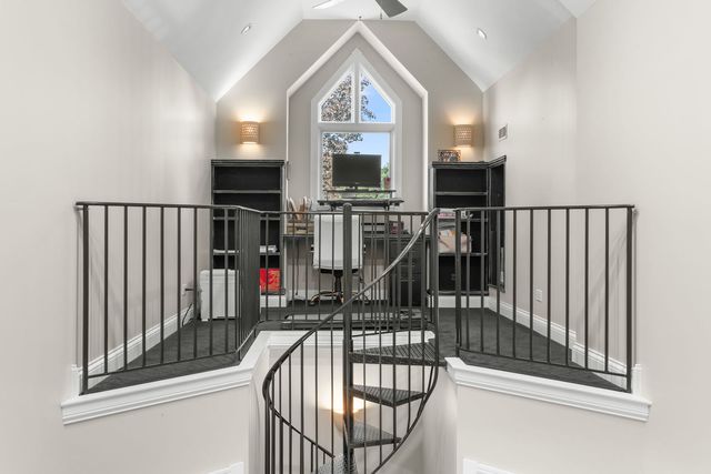 27069 W FOX RIVER Road, Cary, IL 60013