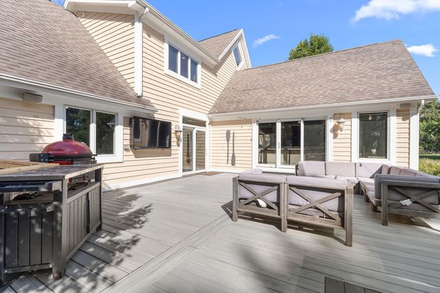 27069 W FOX RIVER Road, Cary, IL 60013