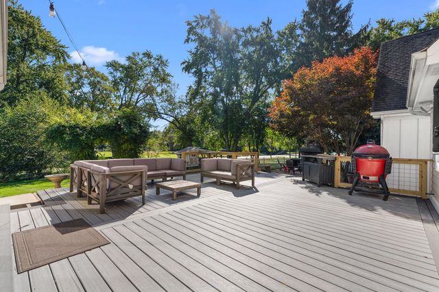 27069 W FOX RIVER Road, Cary, IL 60013