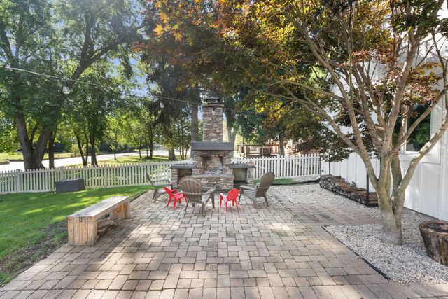 27069 W FOX RIVER Road, Cary, IL 60013