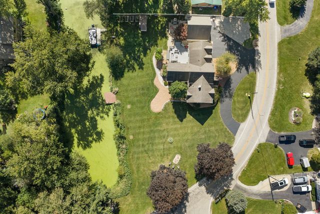 27069 W FOX RIVER Road, Cary, IL 60013