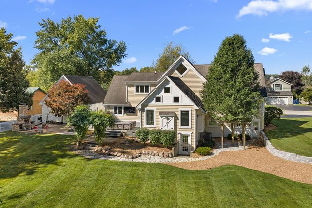 27069 W FOX RIVER Road, Cary, IL 60013