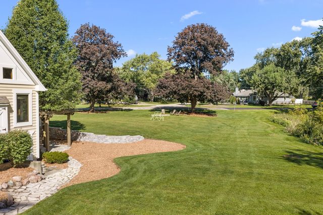 27069 W FOX RIVER Road, Cary, IL 60013