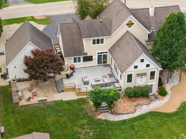 27069 W FOX RIVER Road, Cary, IL 60013