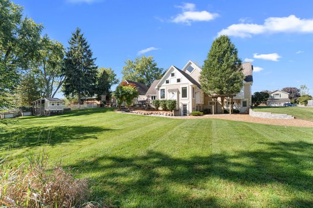 27069 W FOX RIVER Road, Cary, IL 60013