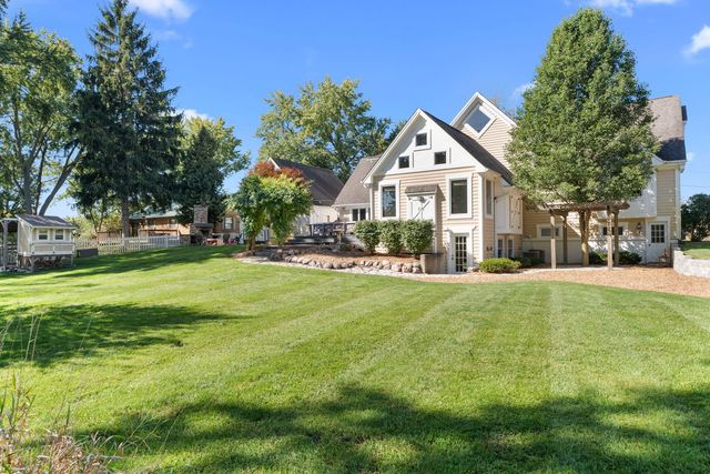 27069 W FOX RIVER Road, Cary, IL 60013