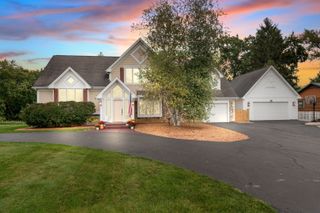 27069 W FOX RIVER Road, Cary, IL 60013