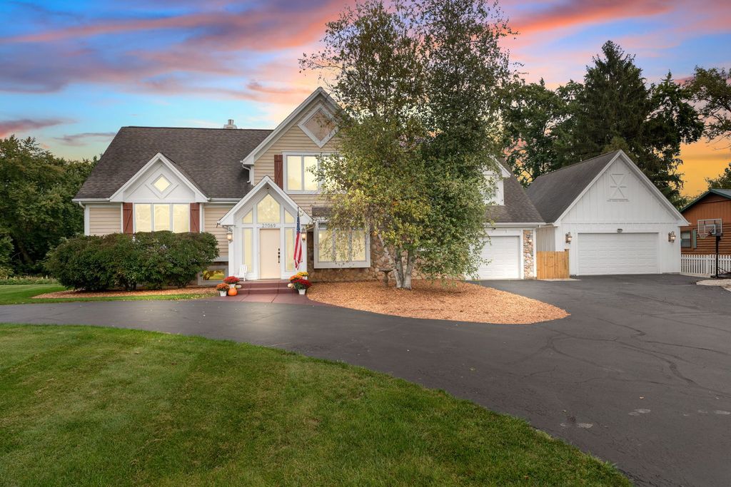 27069 W FOX RIVER Road, Cary, IL 60013