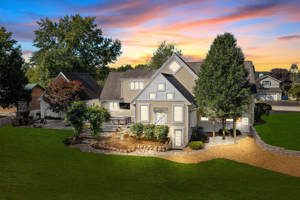 27069 W FOX RIVER Road, Cary, IL 60013 — photo 2