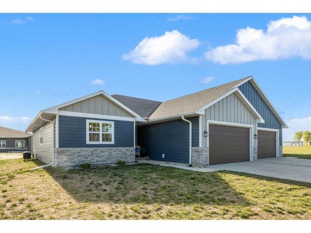106 Lake Road, Portage, WI 53901