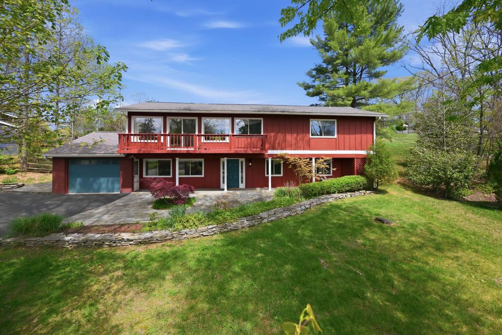 Image 14 of property listing at 9825 BETTEKER LANE, Potomac, MD 20854