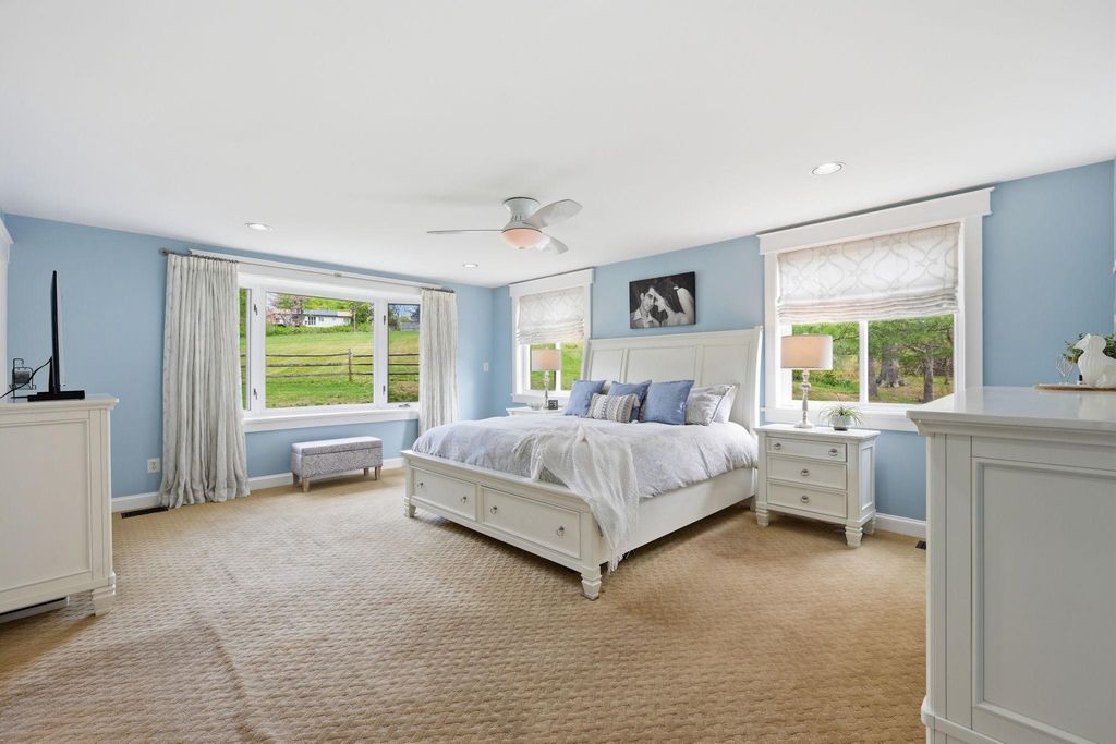 Image 17 of property listing at 9825 BETTEKER LANE, Potomac, MD 20854