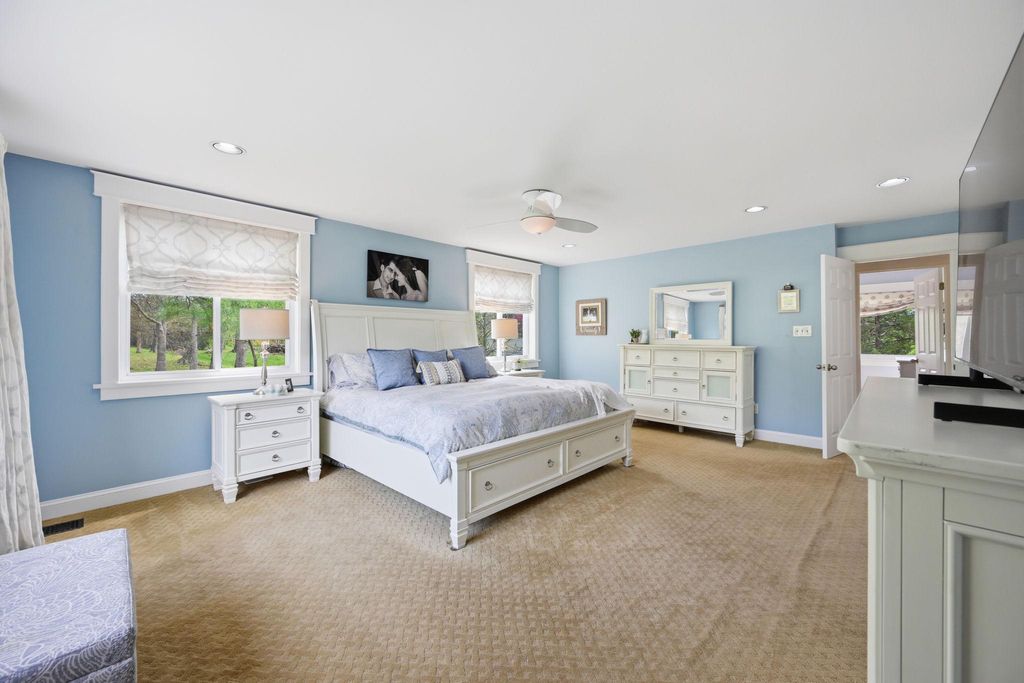 Image 18 of property listing at 9825 BETTEKER LANE, Potomac, MD 20854