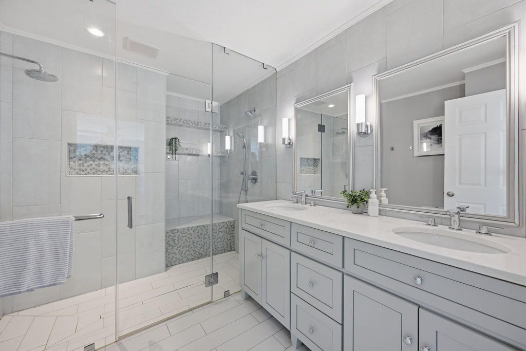 Image 20 of property listing at 9825 BETTEKER LANE, Potomac, MD 20854