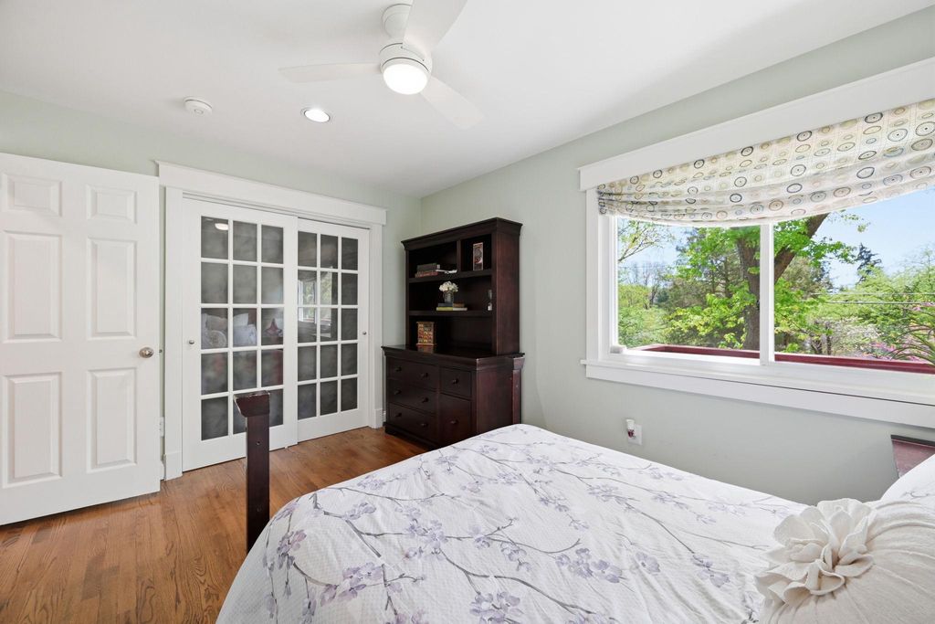 Image 23 of property listing at 9825 BETTEKER LANE, Potomac, MD 20854