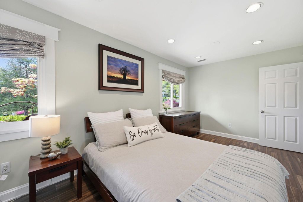 Image 24 of property listing at 9825 BETTEKER LANE, Potomac, MD 20854