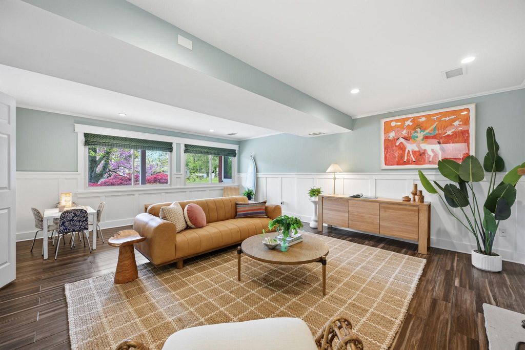 Image 27 of property listing at 9825 BETTEKER LANE, Potomac, MD 20854