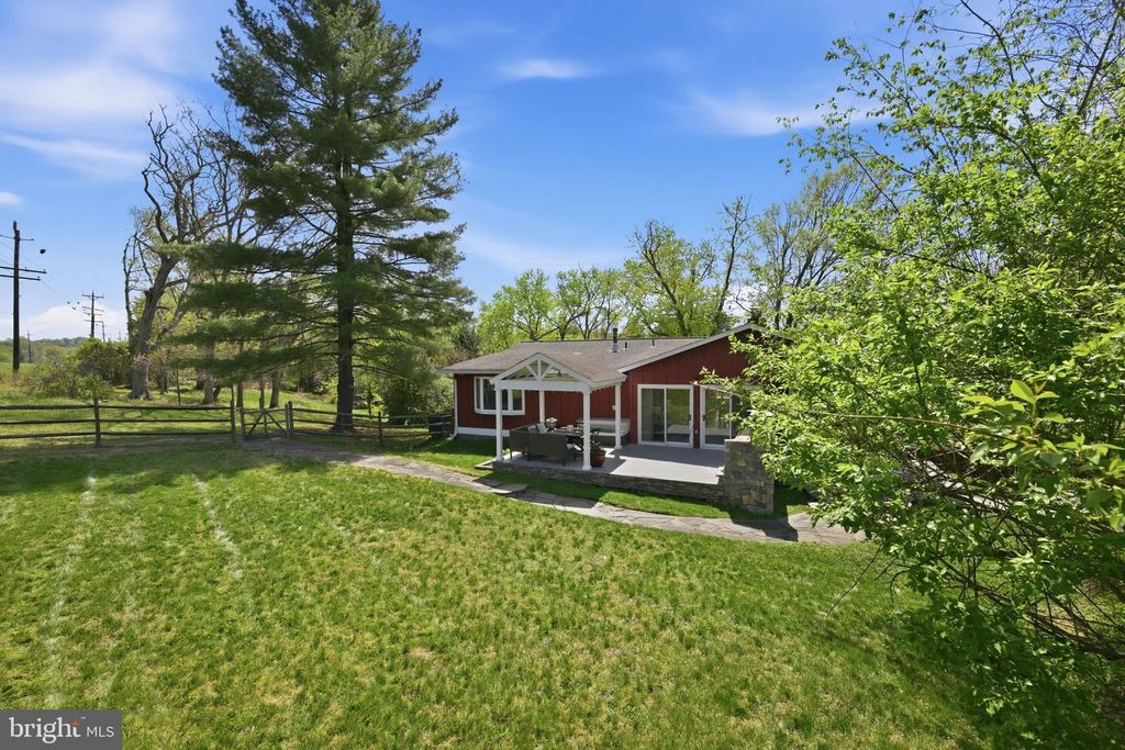 Image 39 of property listing at 9825 BETTEKER LANE, Potomac, MD 20854