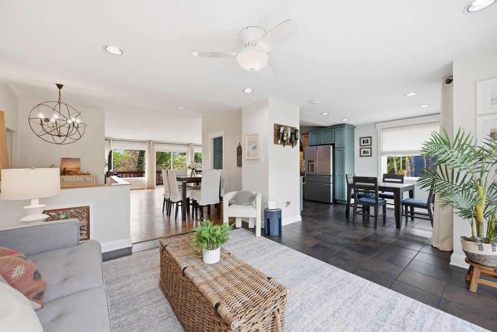 Image 8 of property listing at 9825 BETTEKER LANE, Potomac, MD 20854