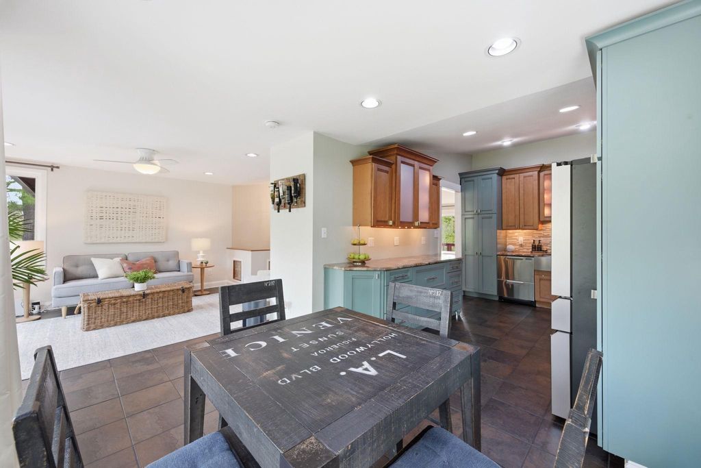 Image 9 of property listing at 9825 BETTEKER LANE, Potomac, MD 20854