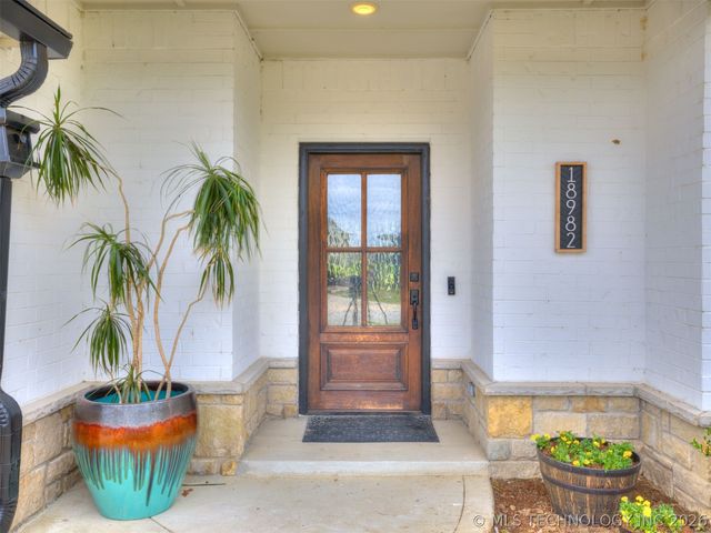18982 Woodland Road, Catoosa, OK 74015
