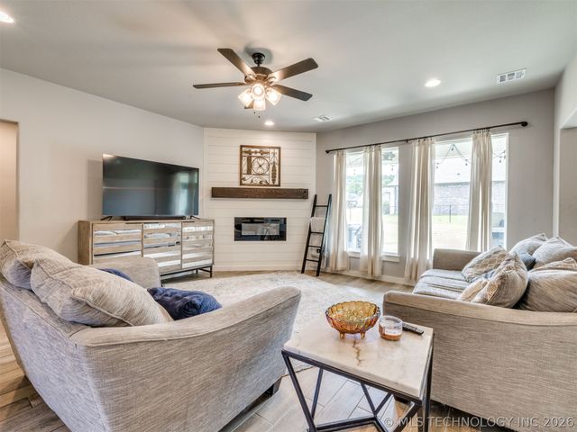 18982 Woodland Road, Catoosa, OK 74015