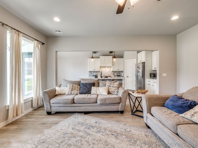 18982 Woodland Road, Catoosa, OK 74015