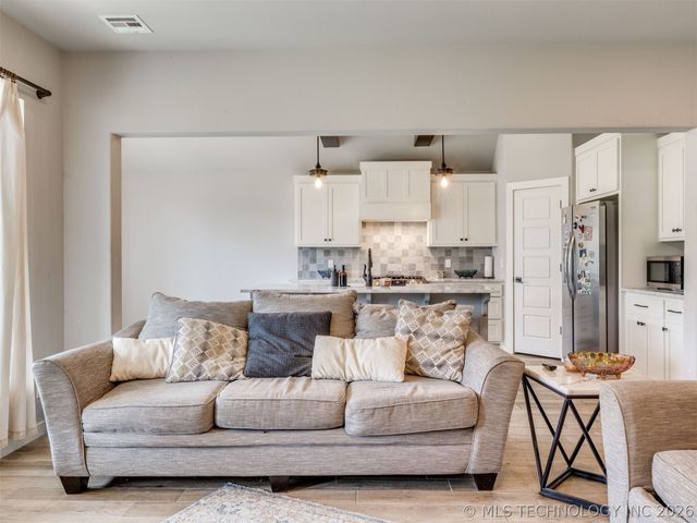 18982 Woodland Road, Catoosa, OK 74015