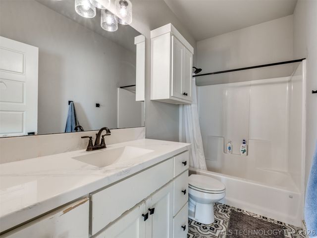 18982 Woodland Road, Catoosa, OK 74015