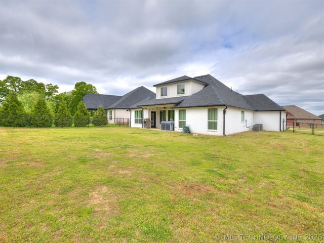 18982 Woodland Road, Catoosa, OK 74015