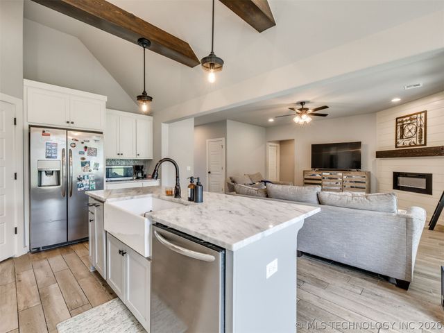 18982 Woodland Road, Catoosa, OK 74015