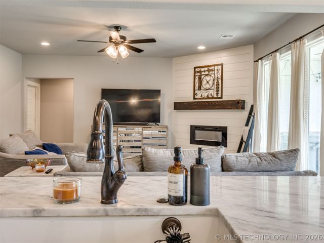 18982 Woodland Road, Catoosa, OK 74015