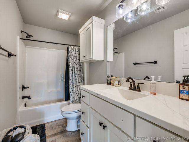 18982 Woodland Road, Catoosa, OK 74015