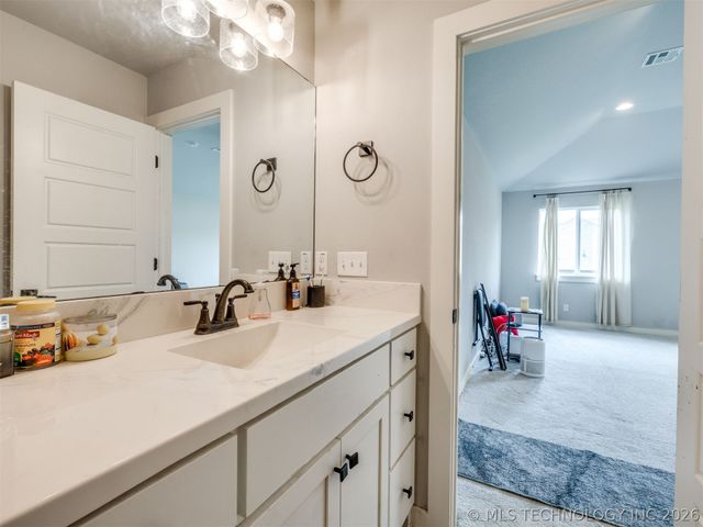 18982 Woodland Road, Catoosa, OK 74015