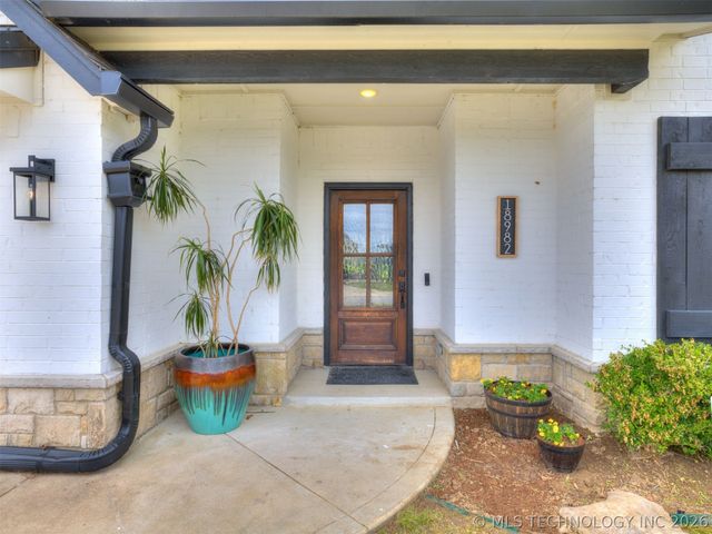 18982 Woodland Road, Catoosa, OK 74015