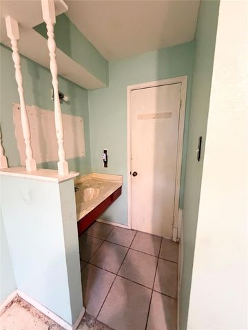 1612 Crestdale Drive 13, Houston, TX 77080