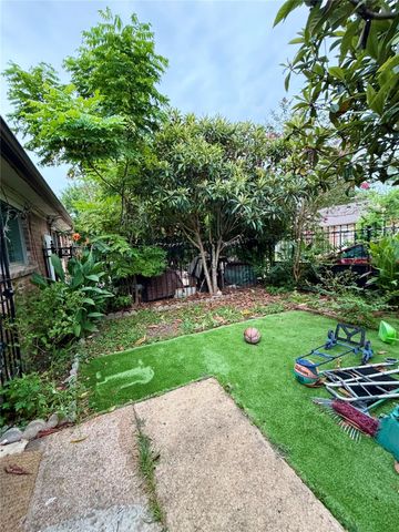1612 Crestdale Drive 13, Houston, TX 77080