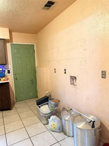 1612 Crestdale Drive 13, Houston, TX 77080