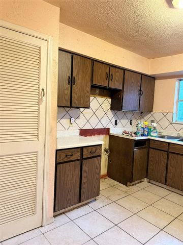 1612 Crestdale Drive 13, Houston, TX 77080