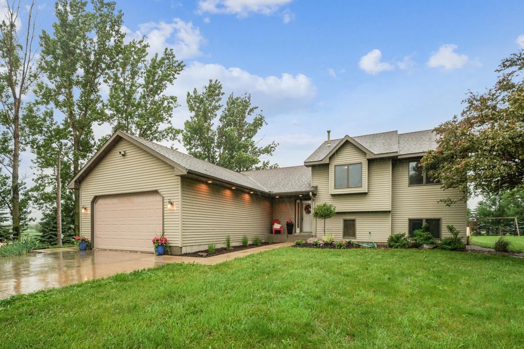1850 Wagon Avenue, Mayer, MN 55360