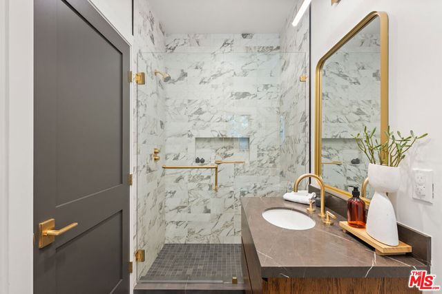 7719 Lexington Avenue, West Hollywood, CA 90046