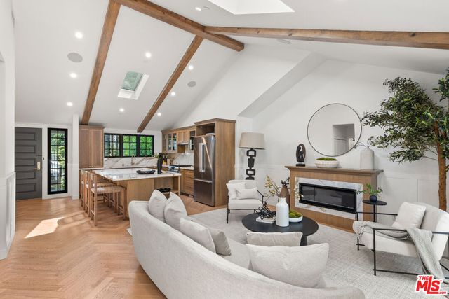 7719 Lexington Avenue, West Hollywood, CA 90046