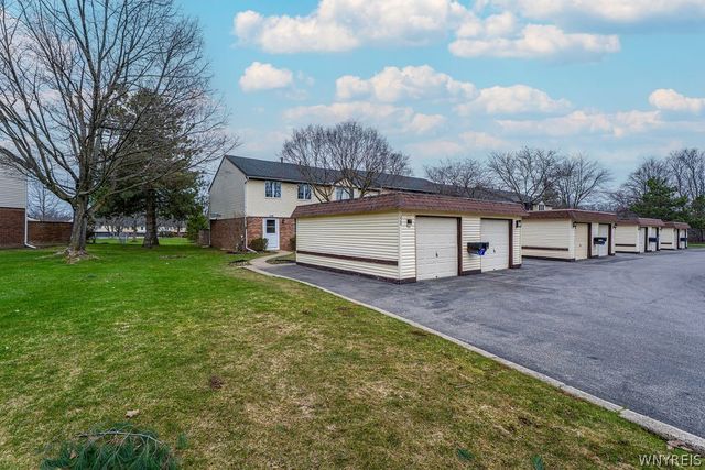 228 Stepping Stone Lane, Orchard Park, NY 14127