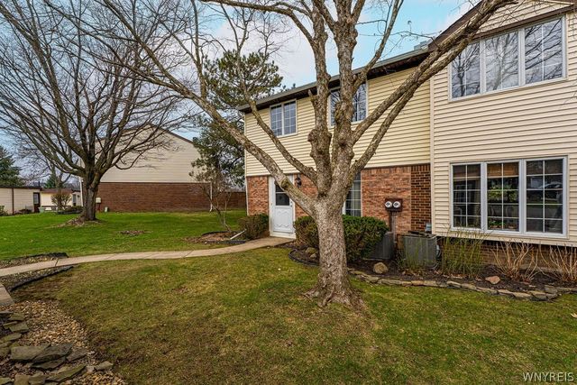 228 Stepping Stone Lane, Orchard Park, NY 14127