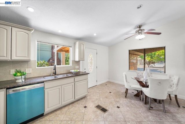 2170 Ralmar Ave, East Palo Alto, CA 94303