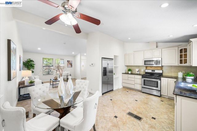 2170 Ralmar Ave, East Palo Alto, CA 94303